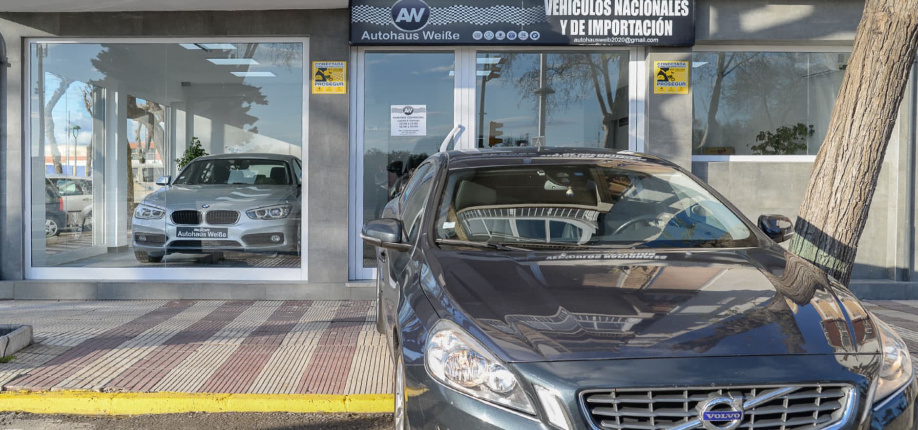 Entrada Autohaus WeiBe Tarragona concesionario de coches de ocasión